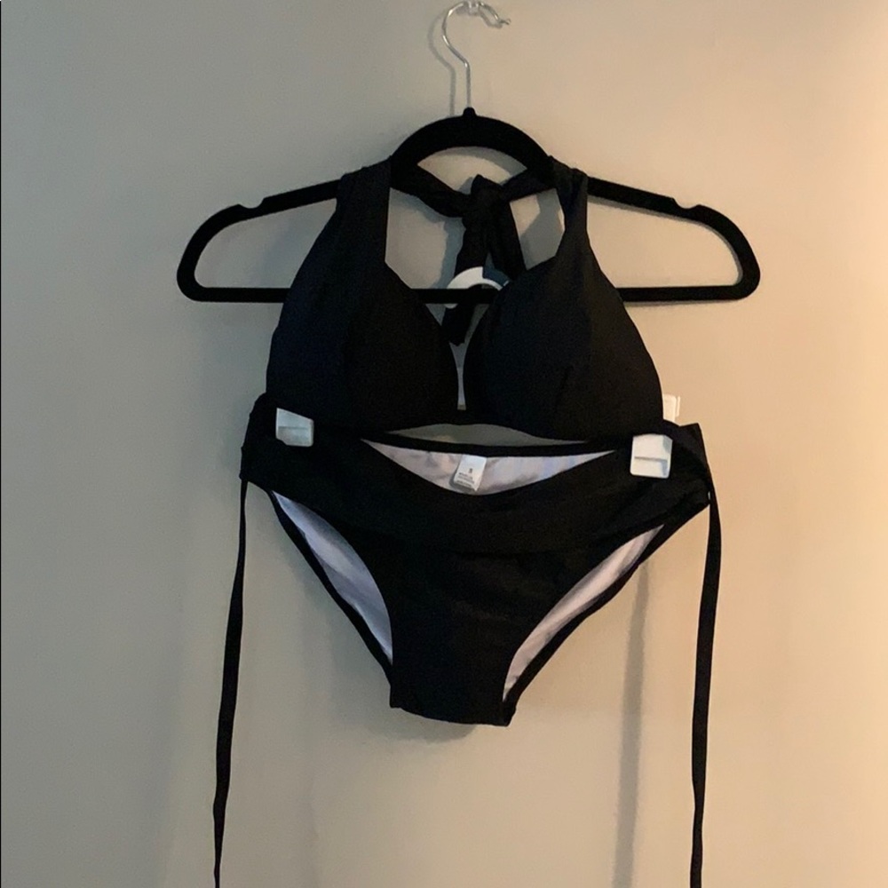 Black bikini